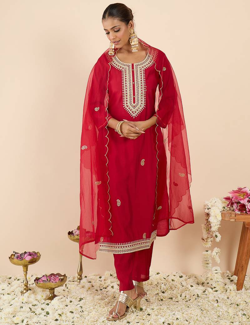 Pink silk blend embroidered kurta trouser dupatta set