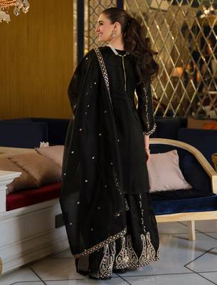 Black silk blend embroidered kurta trouser dupatta set 2