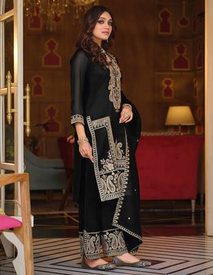 Black silk blend embroidered kurta trouser dupatta set 3