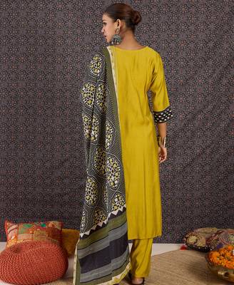 Green pure cotton printed kurta trouser dupatta set 2