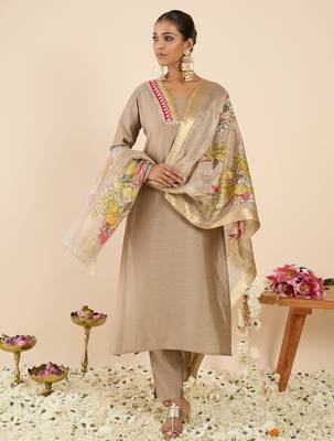 Beige silk embroidered kurta trouser dupatta set 4