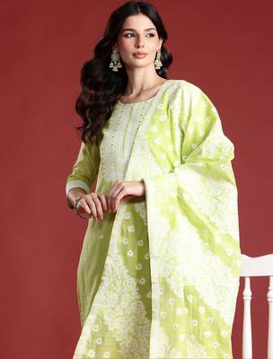 Green silk blend printed kurta trouser dupatta set 2