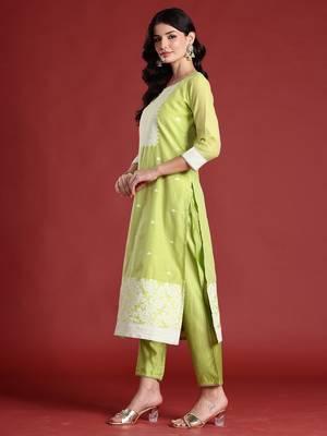 Green silk blend printed kurta trouser dupatta set 1