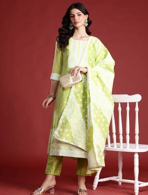 Green silk blend printed kurta trouser dupatta set 4