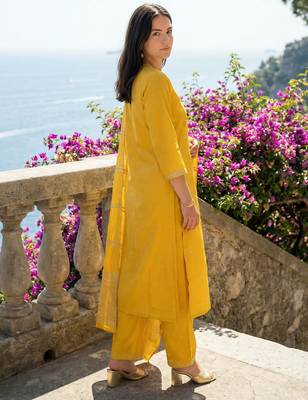 Yellow silk blend embroidered kurta trouser dupatta set 3
