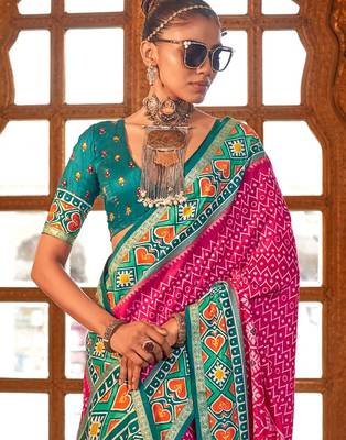 Pink ethnic motifs zari patola saree 3