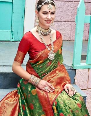 green & red floral woven design zari art silk blend kanjeevaram saree 4