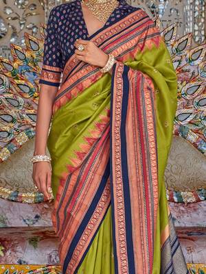 Green ethnic motifs printed zari sungudi saree 3
