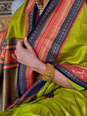 Green ethnic motifs zari sungudi saree 4