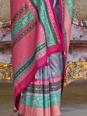 Grey ethnic motifs silk blend sungudi saree 4