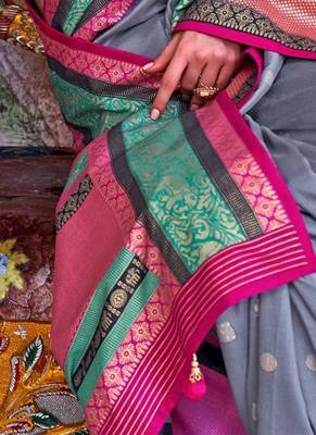 Grey ethnic motifs silk blend sungudi saree 5