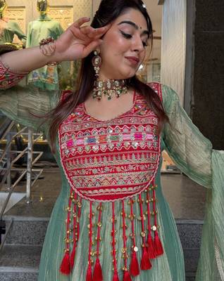 Green silk blend embroidered flared gown set 2