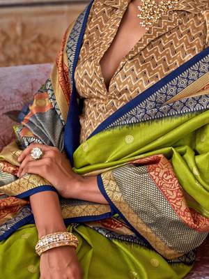 Green ethnic motifs woven design designer sungudi saree 4
