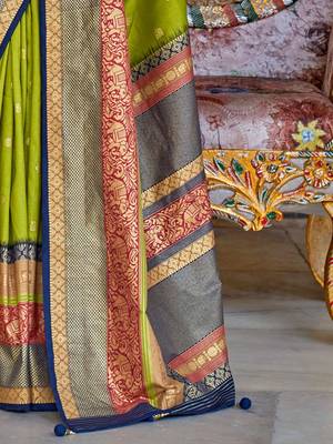 Green ethnic motifs woven design designer sungudi saree 5