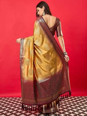 cream woven design zari banarasi saree 3
