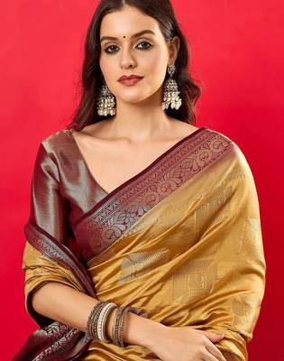 cream woven design zari banarasi saree 5