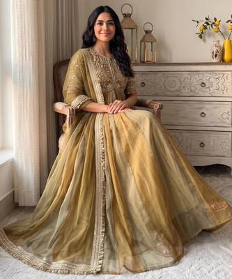 Gold silk blend embroidered flared gown set 4
