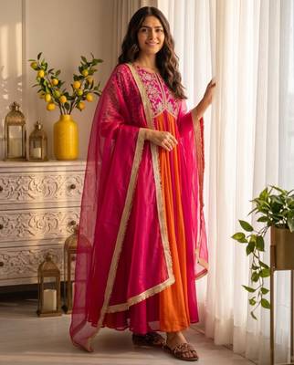 Rani-pink silk blend embroidered flared gown set 2