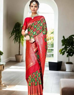 Green woven design zari silk blend kanjeevaram saree 2