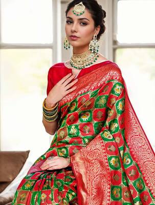 Green woven design zari silk blend kanjeevaram saree 4