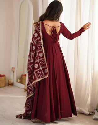 Maroon chanderi embroidered flared gown set 2