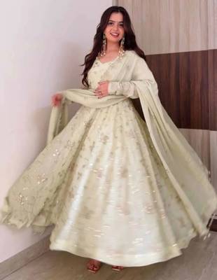 Cream silk blend embroidered flared gown set 3