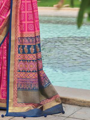 Pink bandhani printed woven design zari bandhani saree 3