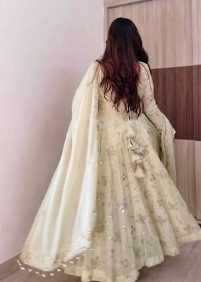 Cream silk blend embroidered flared gown set 5
