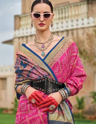 Pink bandhani printed woven design zari bandhani saree 4