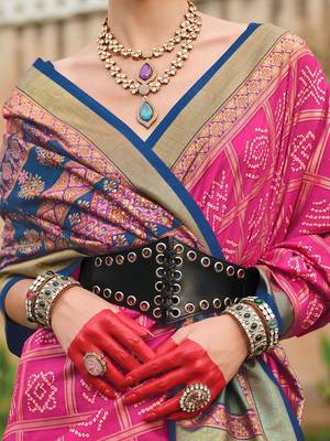 Pink bandhani printed woven design zari bandhani saree 5