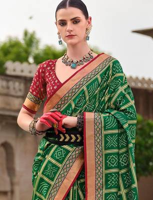 Green bandhani woven design zari  bandhani celebrity saree 3