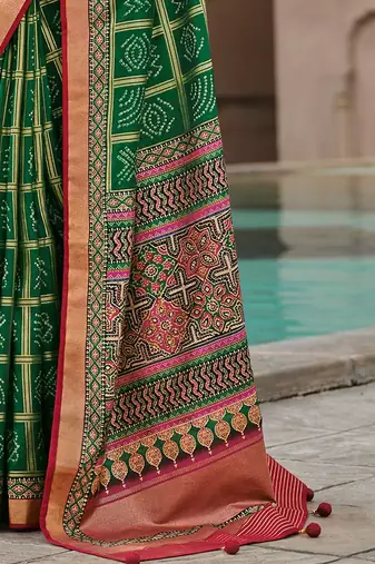 Green bandhani woven design zari  bandhani celebrity saree