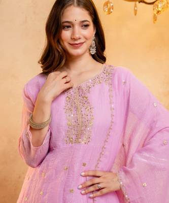Pink silk blend embroidered farshi salwar set 3