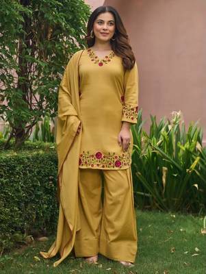 Yellow chanderi embroidered farshi salwar set 3