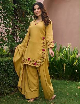 Yellow chanderi embroidered farshi salwar set 4