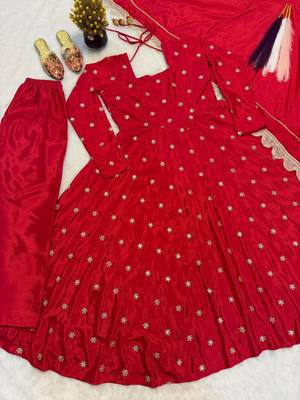 Red silk blend embroidered flared gown set 4