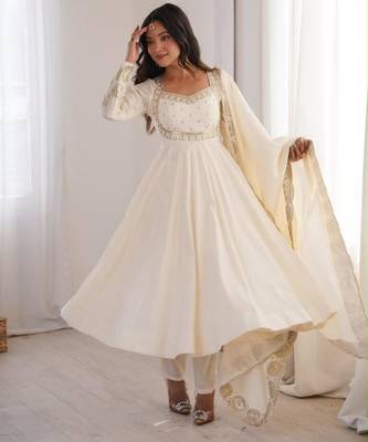 White silk blend embroidered flared gown set 4