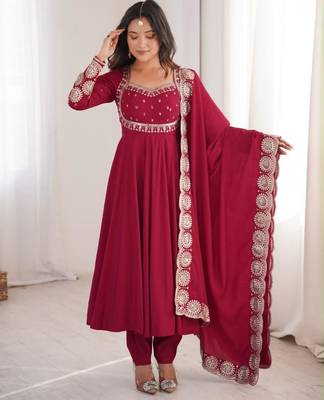 Red silk blend embroidered flared gown set 4