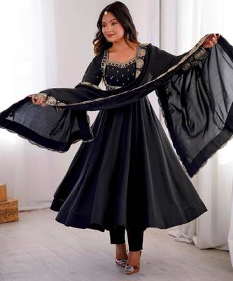 Black silk blend embroidered flared gown set 2