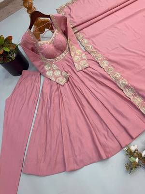 Pink silk blend embroidered flared gown set 4