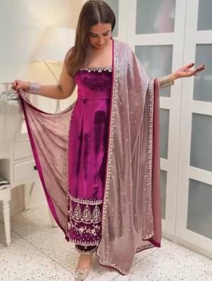 Dark-magenta velvet embroidered kurta set 2