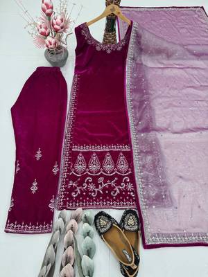 Dark-magenta velvet embroidered kurta set 4
