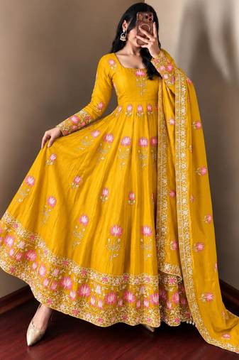 Yellow silk blend embroidered flared gown set