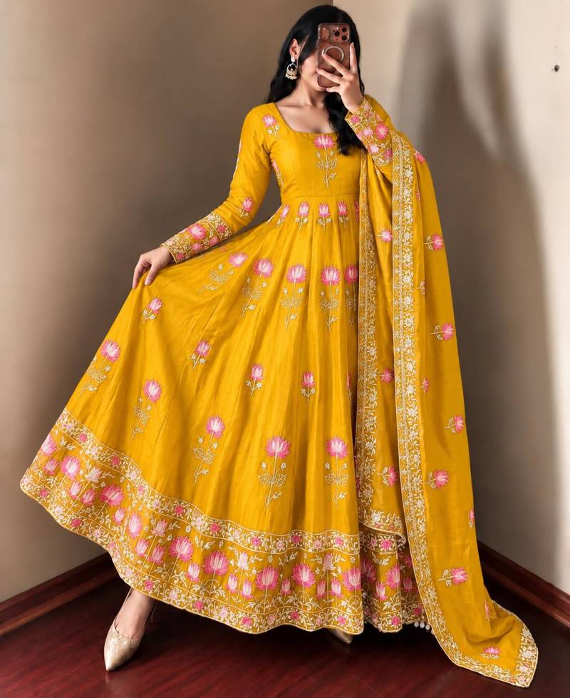 Yellow silk blend embroidered flared gown set