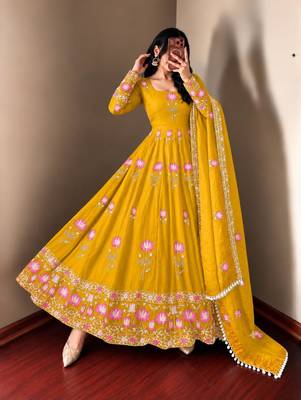 Yellow silk blend embroidered flared gown set 4