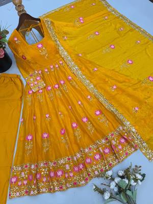 Yellow silk blend embroidered flared gown set 5