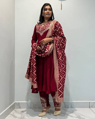 Maroon silk blend embroidered anarkali set 2