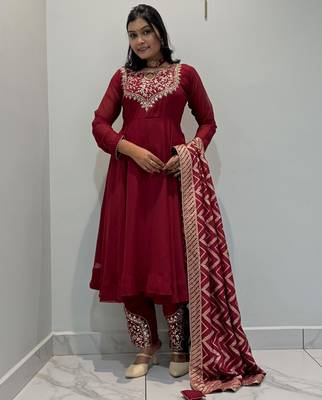 Maroon silk blend embroidered anarkali set 3