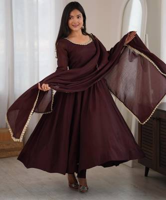 Brown chanderi embroidered flared gown set 2
