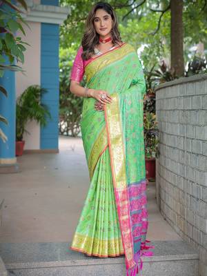 green woven design floral zari kanjeevaram silk blend saree 1